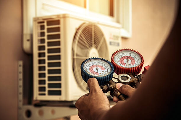Professional Ac Installation technician working in Walburg, TX